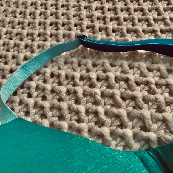 Victoria’s Secret Perfect Shape Bra 38DD  push up! - Picture 3 of 9